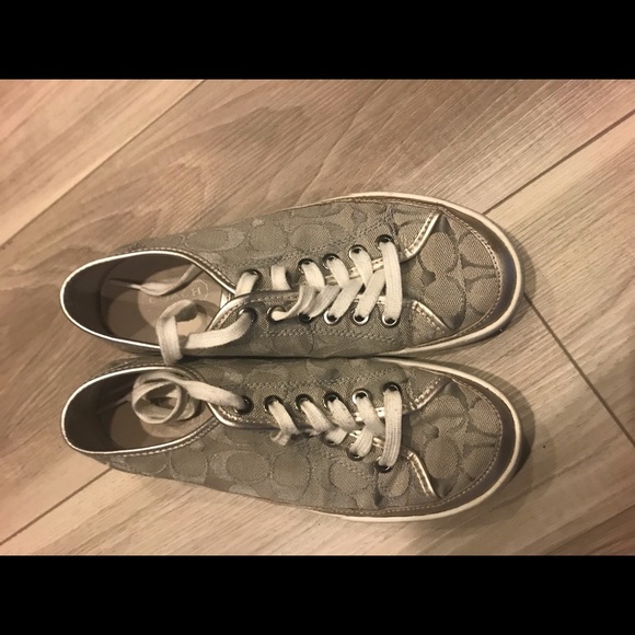 Coach - Picture 2 of 6